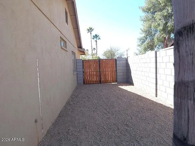5118 E Gelding Dr — Photo 3