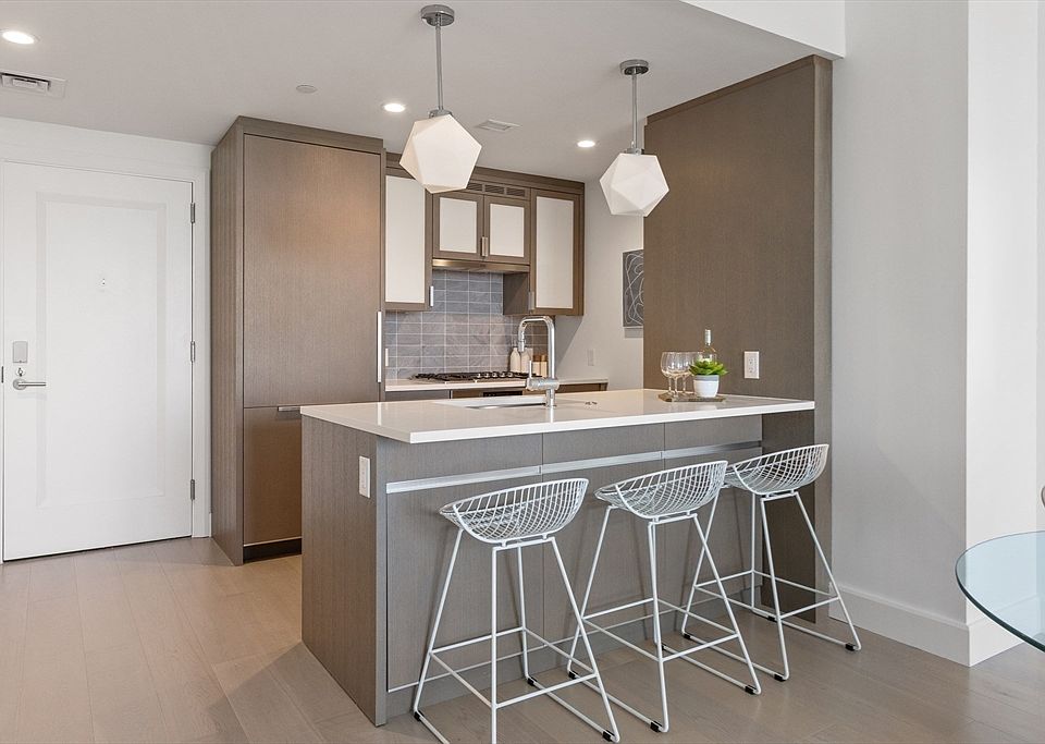 1st image of 100 Lovejoy Wharf N #11
