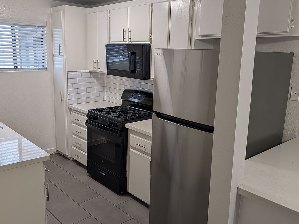 1st image of 7014 Lanewood Ave #6