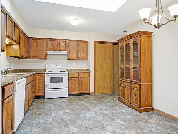 4th image of 7304 Morton St