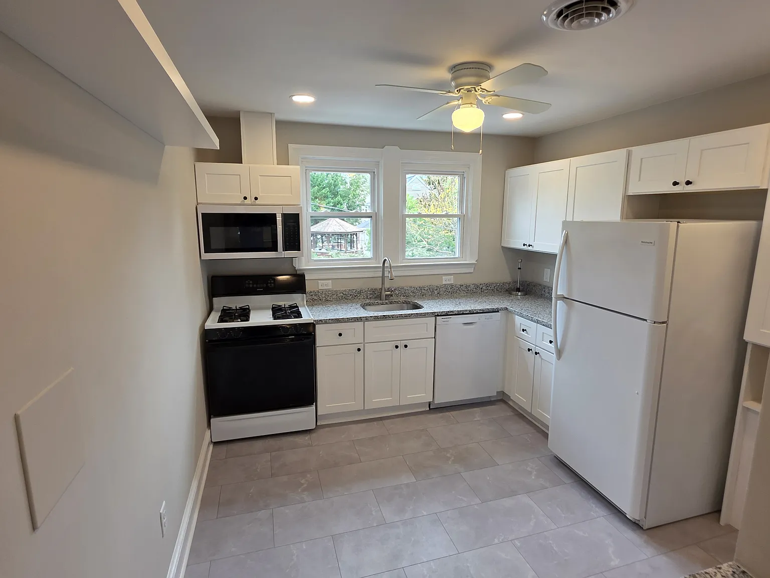 2 bed, 725 sqft, $1,950 — Photo 4