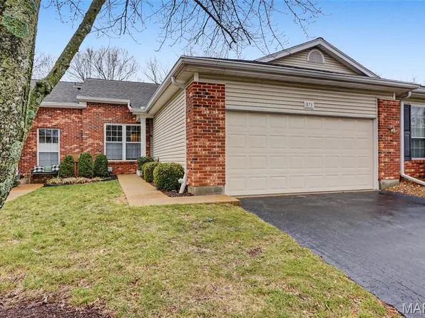 873 Woodside Trails Dr, Ballwin, MO 63021
