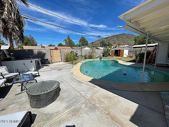 2nd image of 3641 W Altadena Ave