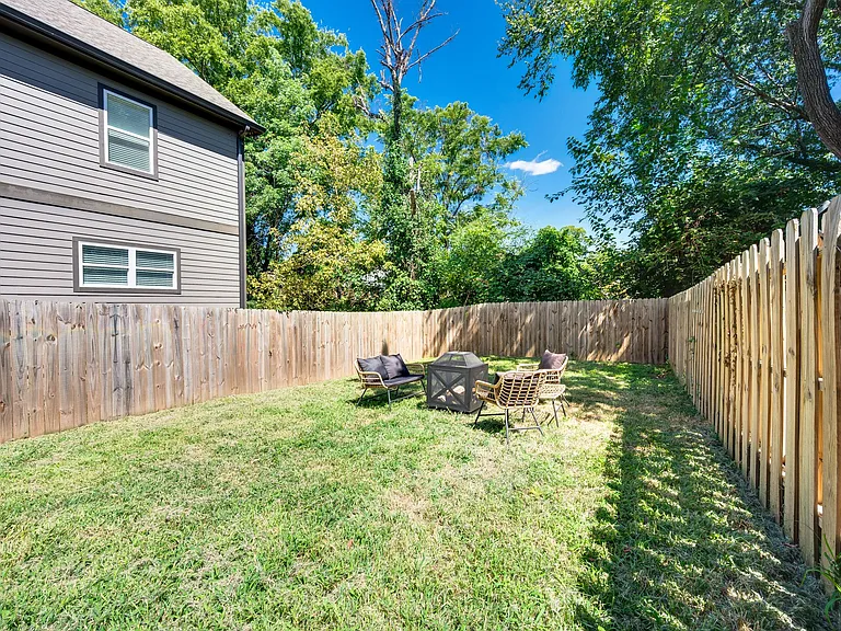 939 Spain Ave — Photo 23