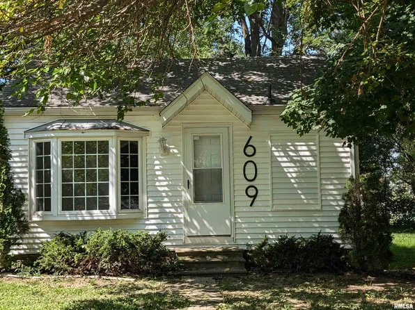 609 S Stewart St, Creve Coeur, IL 61610