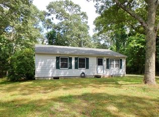 14 Cottage St, Tisbury, MA 02568