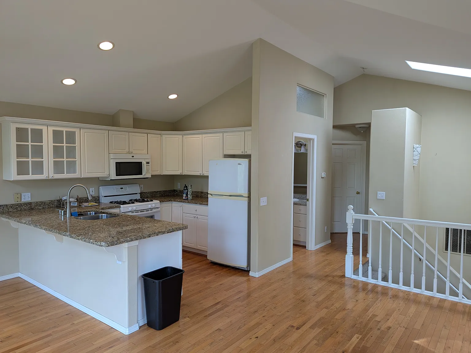 3 bed, 1220 sqft, $2,600 — Photo 4