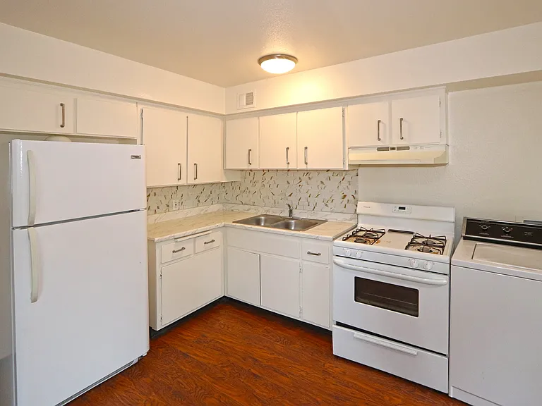 2714 N Izabel St #41-4 — Photo 5