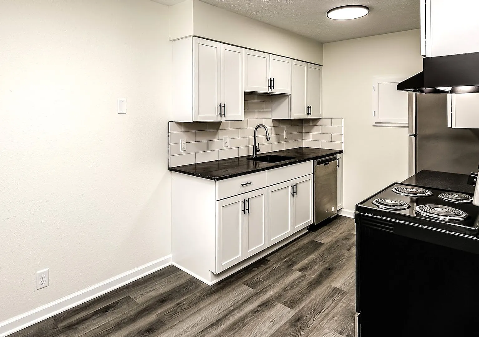 CB 12 — Photo 2