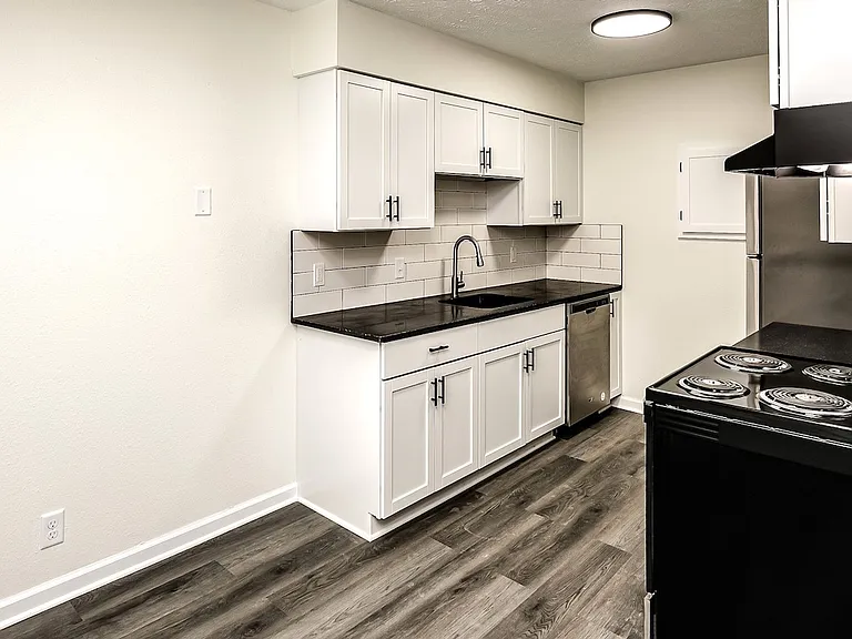 CB 12 — Photo 2