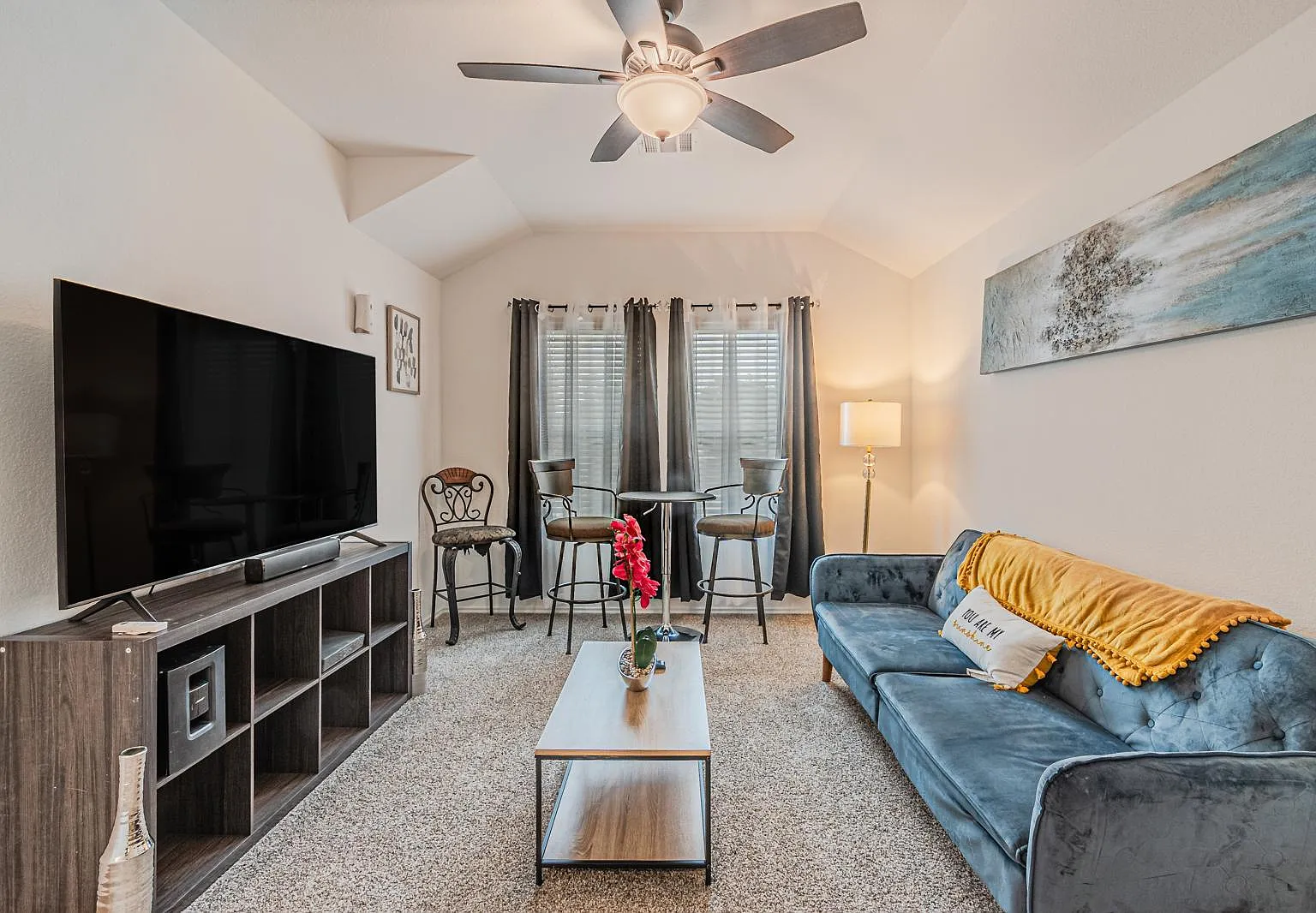 3 bed, 1.5 bath, 2200 sqft, $910 — Photo 3