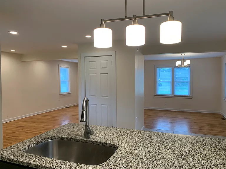 200 Earl Rd — Photo 5