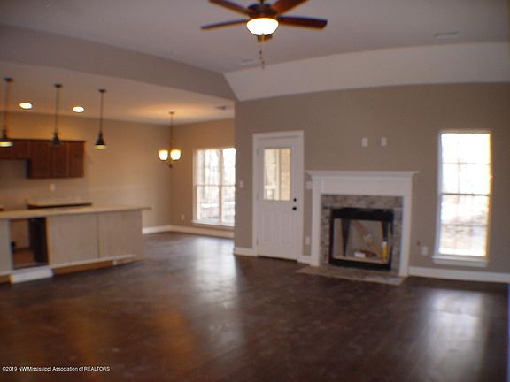 3rd image of 3418 Woodland Trce