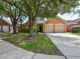 3918 Vinecrest Dr, Pearland, TX 77584