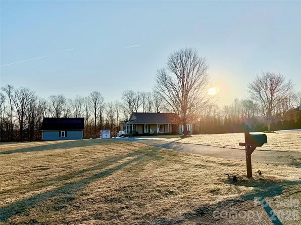 335 Steeple Chase Trl, Salisbury, NC 28144