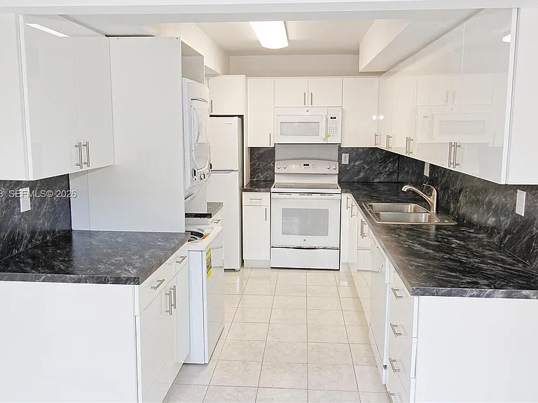 5800 SW 127th Ave #2112 — Photo 8