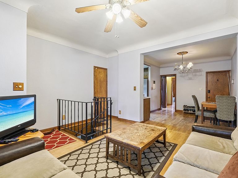 Listing photo 5