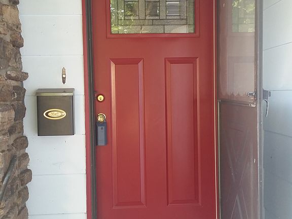 2nd image of 825 E Greenwood St
