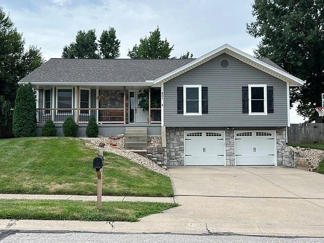 1st image of 801 Feldspar St
