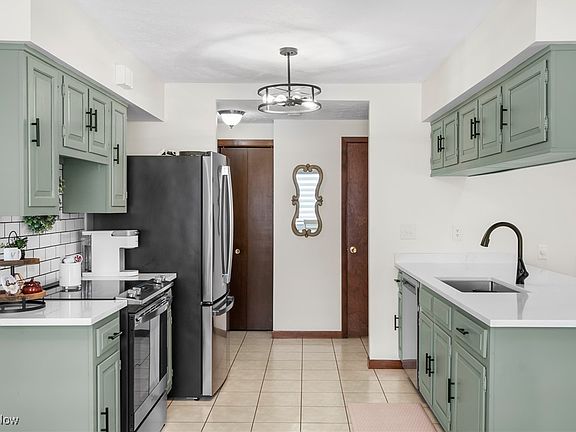 5th image of 14243 Revere Cir
