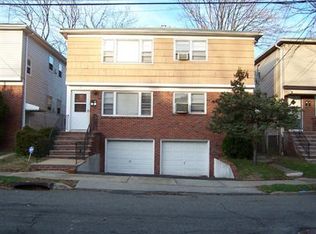 15 Crescent Ct, Newark, NJ 07106