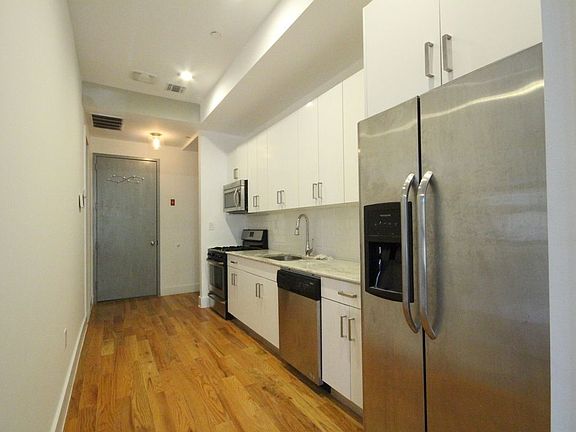 2nd image of 86 Chauncey St APT 3R