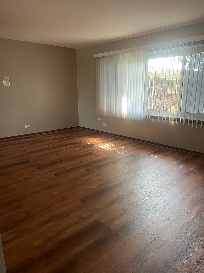 2 bed, 1000 sqft, $1,675 — Photo 2