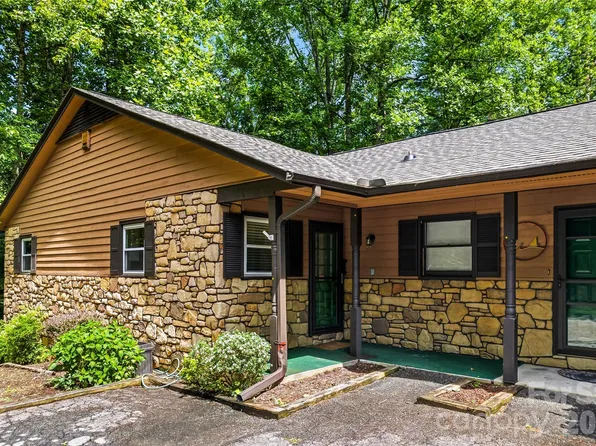 27 Unity Ct, Etowah, NC 28729