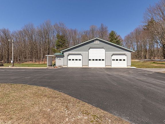 2nd image of 2085 Walker Rd