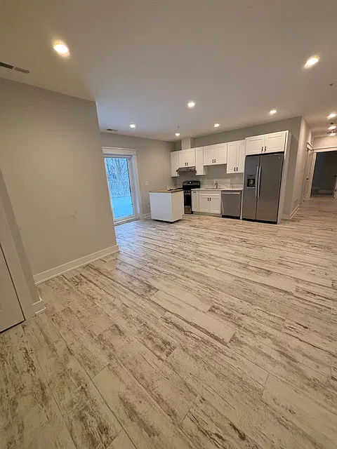 2 bed, 1000 sqft, $2,200 — Photo 3