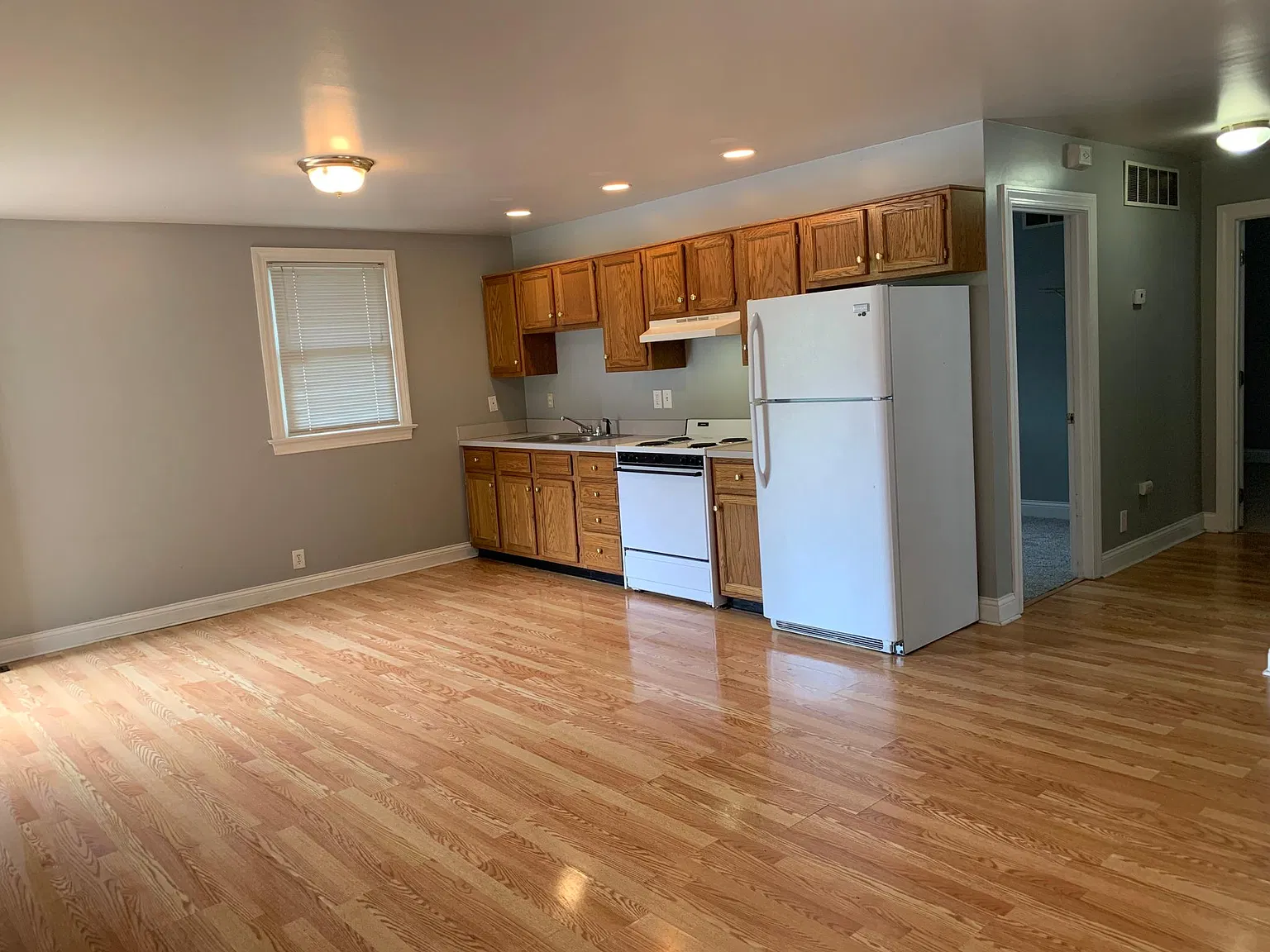 2 bed, 600 sqft, $975 — Photo 2