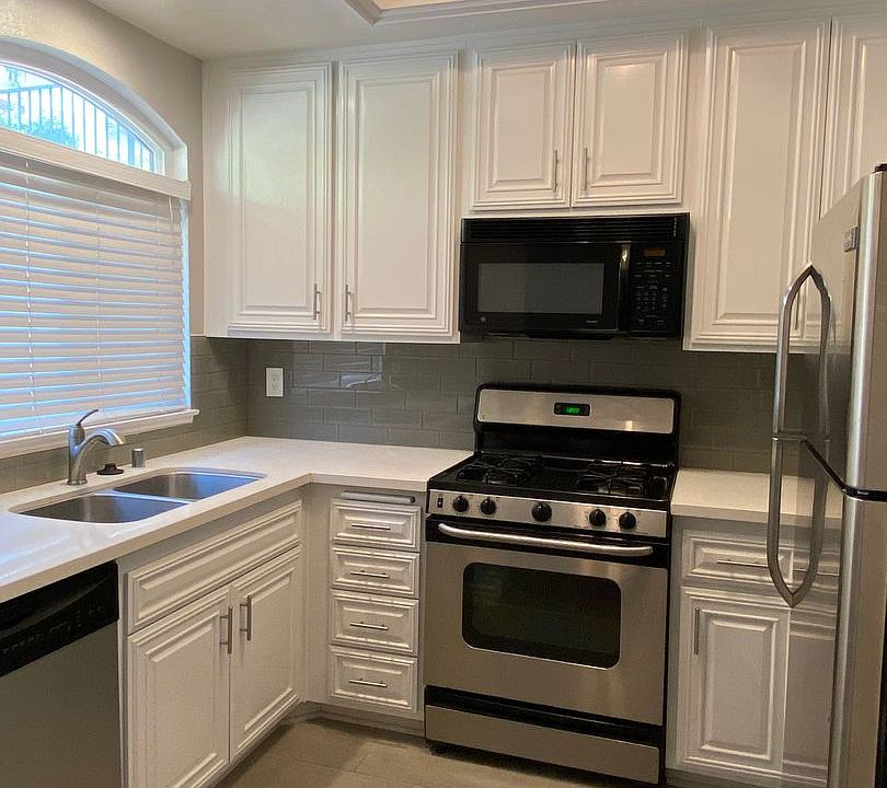 1st image of 30902 Clubhouse Dr Unit 25B