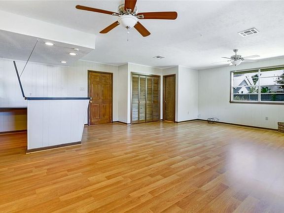 5th image of 4913 Argonne St