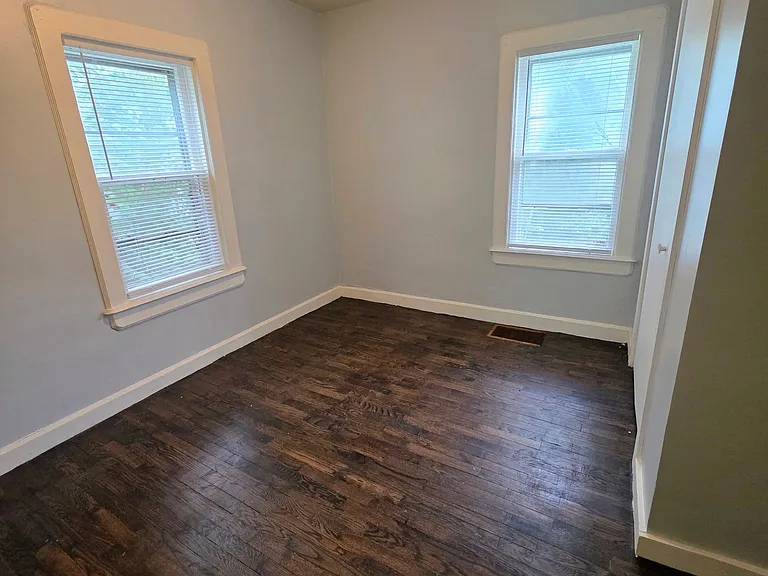 1706 Tilden Ave — Photo 3