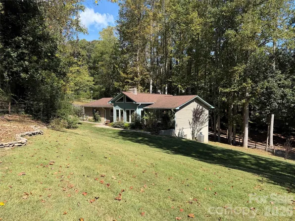 14 Cambridge Dr, Candler, NC 28715