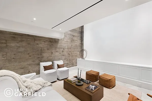 Rented by Leslie J. Garfield | media 24