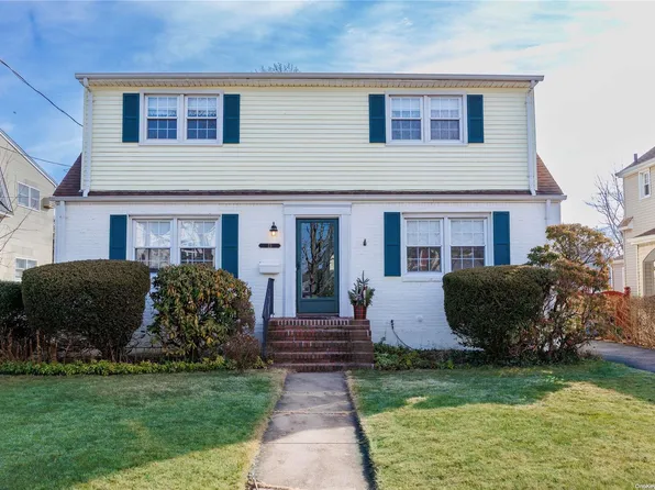 23 Jackson Avenue, Rockville Centre, NY 11570