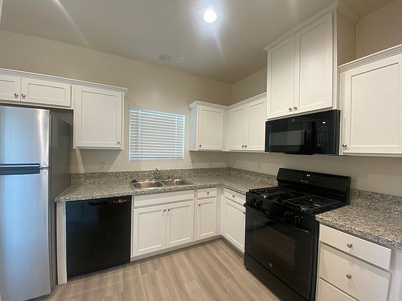 5th image of 4108 E Kaweah Ave