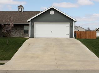 2333 E Sycamore St, Tonganoxie, KS 66086