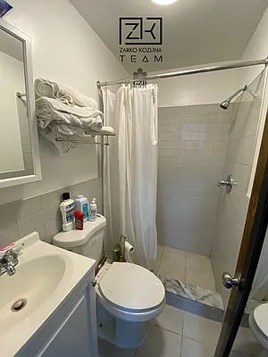 Rented by Avenues Real Estate | media 27