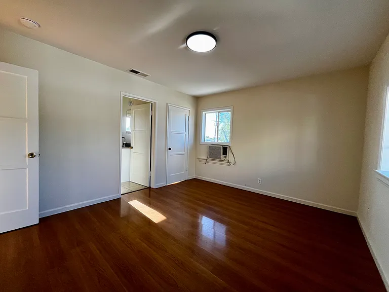 1332-1336 E Las Tunas Dr #1336A — Photo 6