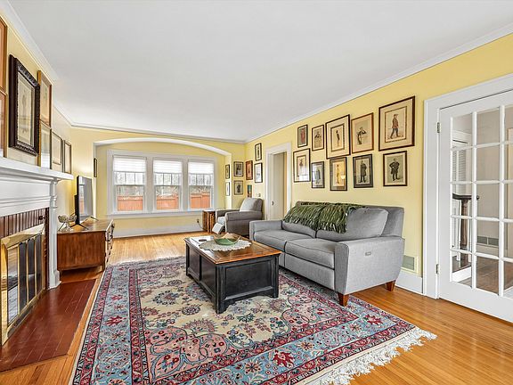3rd image of 2220 Knapp St