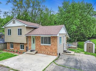 188 N Avery Rd, Waterford, MI 48328