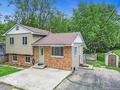 188 N Avery Rd, Waterford, MI, 48328