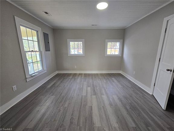 5th image of 253 Hilton Rd