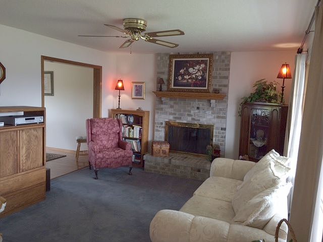 LIVING ROOM W-COZY FIREPLACE