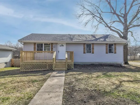 501 SE 20th St, Oak Grove, MO 64075