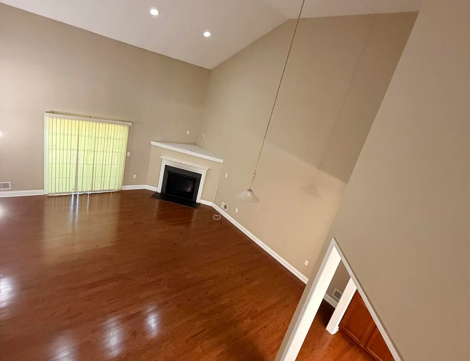 3 bed, 1961 sqft, $4,600 — Photo 3