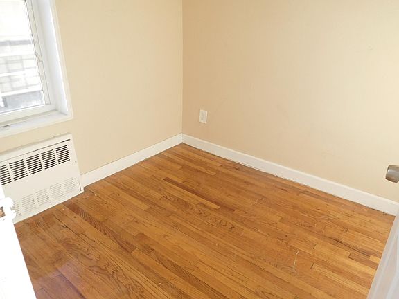 4th image of 37-15 Parsons Blvd #4A
