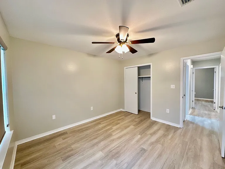 519 E Timberlake Dr — Photo 23